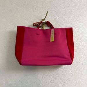 SUMMERSALT Neoprene Beach Tote in Pink/Red